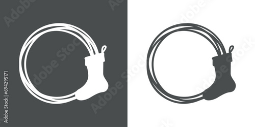 Tiempo de Navidad. Logo con marco circular con líneas con silueta de media de navidad para su uso en tarjetas y felicitaciones