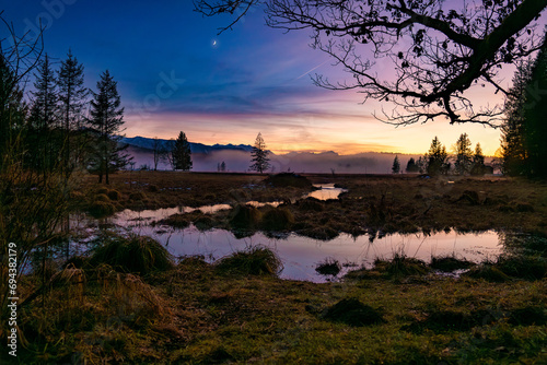 Nebel und Abendstimmung im Moor photo