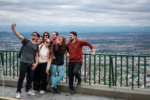 Grupo de amigo tomandose una foto en el mirador del Cerro San Bernardo, en la ciudad de Salta photo