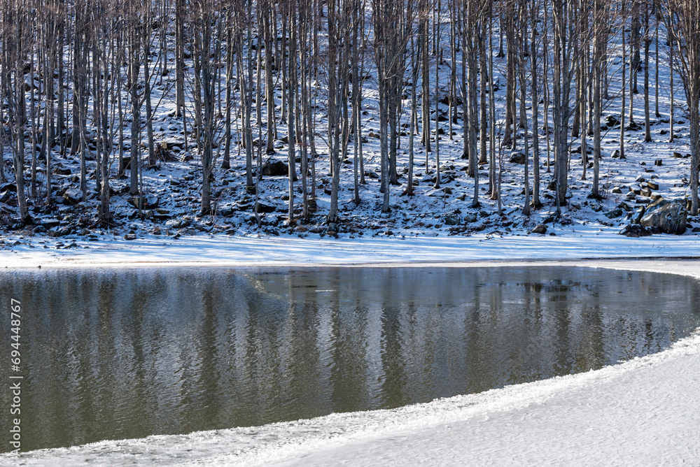 Obraz premium Gemini Lake - 1350 m - Tuscan-Emilian Apennines. Parma
