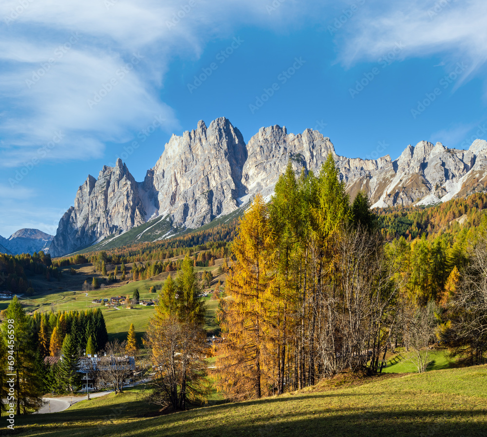 Obraz premium Autumn Cortina d'Ampezzo environs, Italy Dolomites