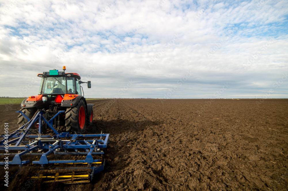 Fototapeta premium Tractor working in the field