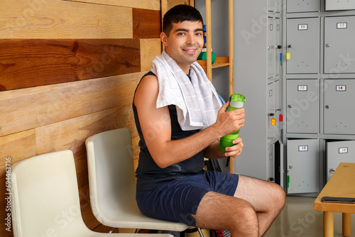 Sporty young man with water...