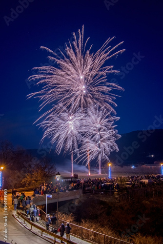 Obraz na płótnie Beautiful fireworks during the Christmas markets in Castellar, Italy. w salonie