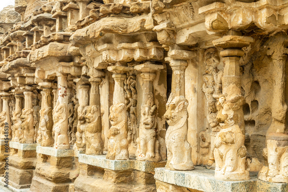 Kailasanathar temple ancient idol statues decoration, Kanchipuram, Tondaimandalam region, Tamil Nadu, South India