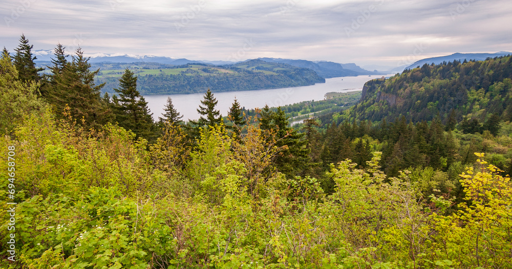 Fototapeta premium Crown Point at the Vista House State Scenic Corridor, Columbia River Gorge