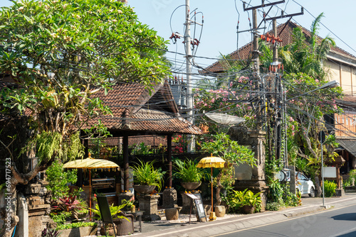 Fototapeta Naklejka Na Ścianę i Meble -  The small street in the town of Ubud, Bali.