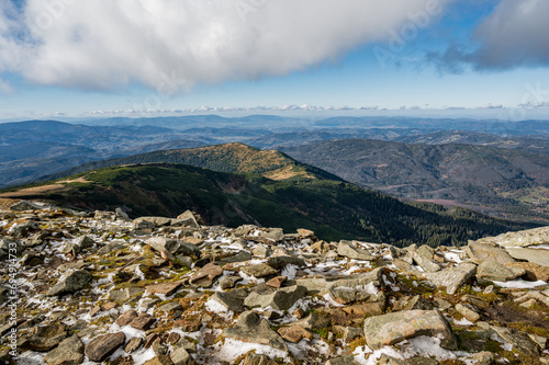 Panorama wykonana na szczycie Babiej Góry z widokiem na Małą Babią Górę.
