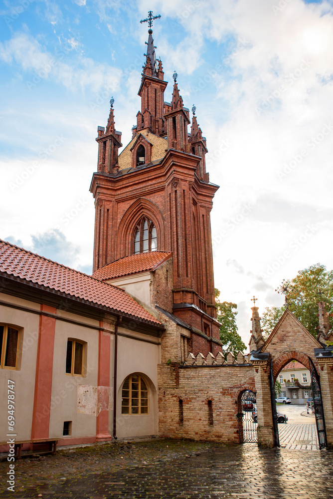 Obraz premium Entrance to St. Anne's church in the Old Town of Vilnius, Lithuania