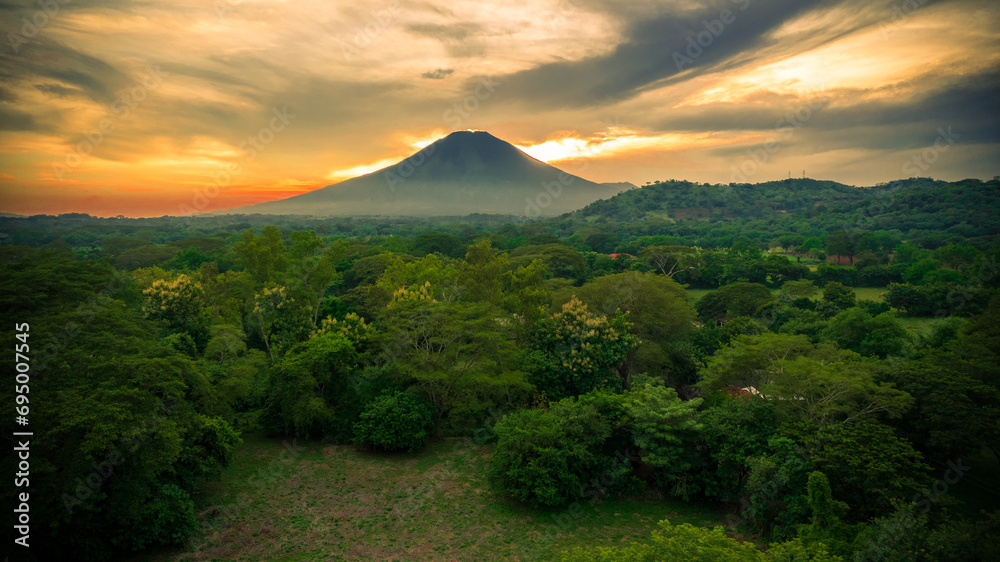 Fototapeta premium Volcán de San Miguel desde el Havillal