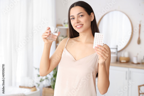 Young woman with contracept...