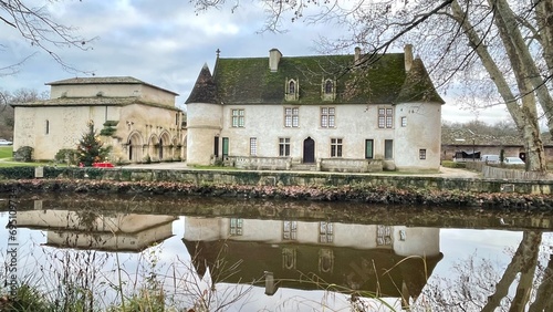 castle on the river Gradignan Cayac photo