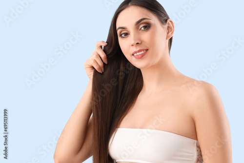 Young brunette woman with b...