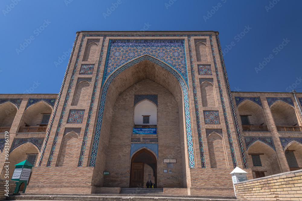 Fototapeta premium The square Chorsu, together with the Kukeldash madrasah, Tashkent