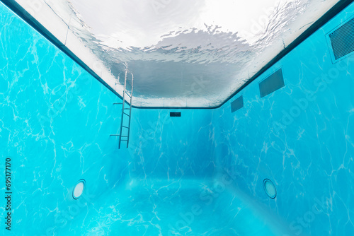 Obraz na płótnie Swimming pool, viewed from bottom w salonie