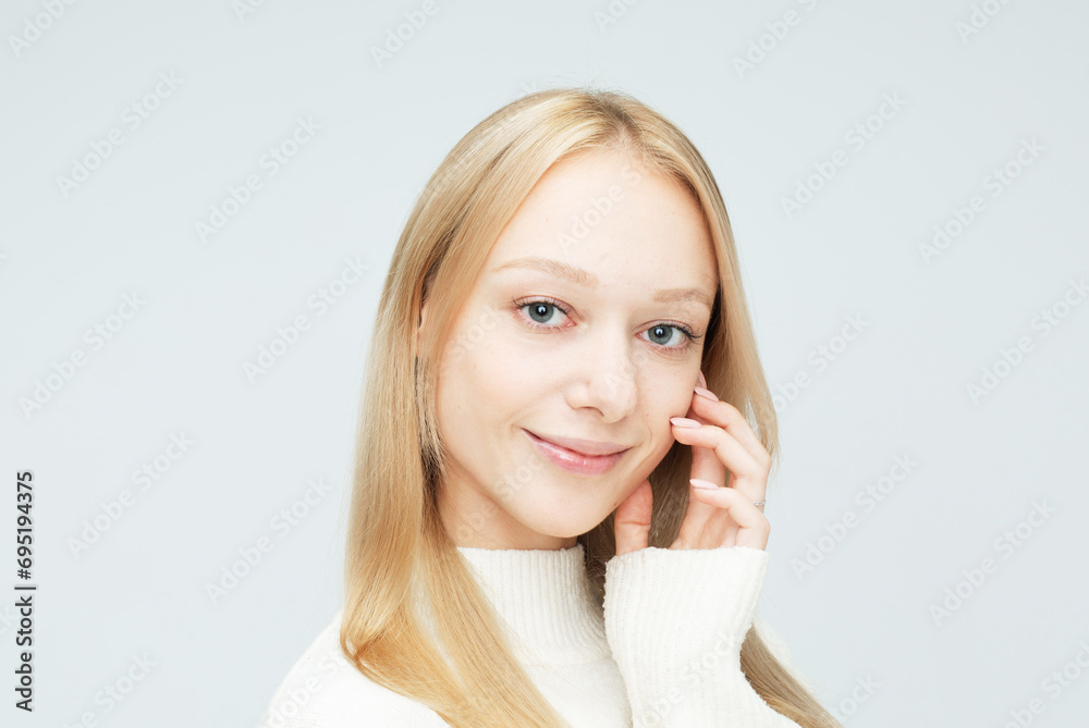 Lifestyle and people concept: Young surprised woman wearing casual, smile and happy