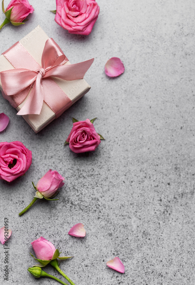 Gift box and beautiful roses Gift box and beautiful roses