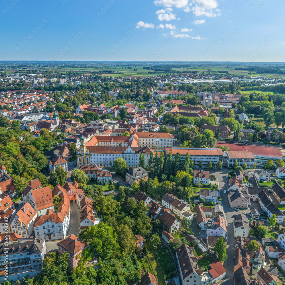 Die sehenswerte Donaustadt Neuburg im Luftbild, Blick auf die westlichen Stadtbezirke