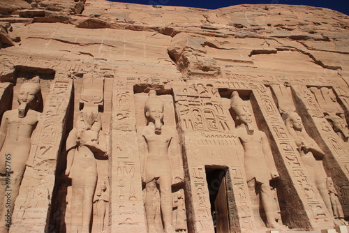 Site d'Abou Simbel , Temple de Néfertari reine de Ramsés II : vue de la façade (Grand Angle focale 10mm)