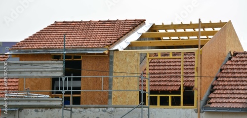 Investissement immobilier ancien - Surélévation maison de toiture en tuiles