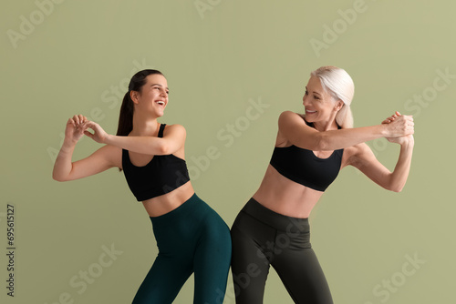 Body positive women on gree...