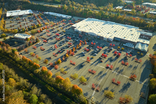 Bild auf Leinwand Aerial view of large parking lot in front of rgocery store with many parked colorful cars