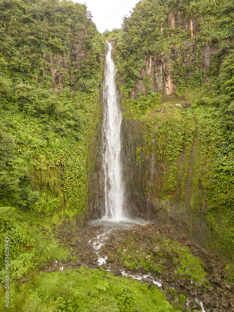 Obraz premium Carbet Falls (the scond one), a series of waterfalls on the Carbet River in Basse-Terre in a tropical rainforest on lower slopes of volcano La Soufriere., Guadeloupe, Caribbean