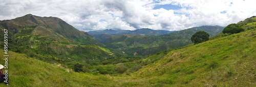 Paisajes de la serran  a y costa peruana Cajamarca y Lima  Per  