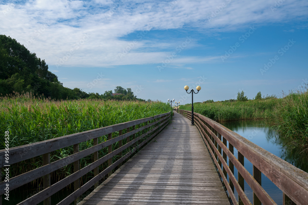 Φωτογραφία View of the promenade in the village of Yantarny along the Baltic Sea line on a