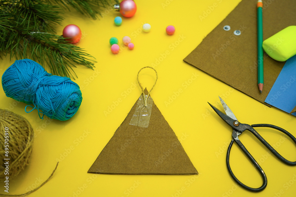 Stepbystep instructions how to made christmas tree toy a dinosaur