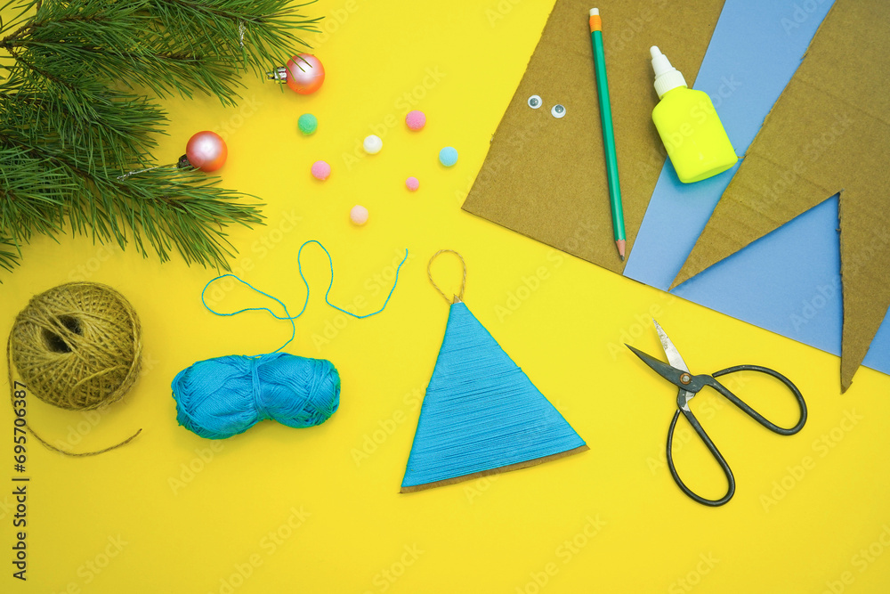 Stepbystep instructions how to made christmas tree toy a dinosaur