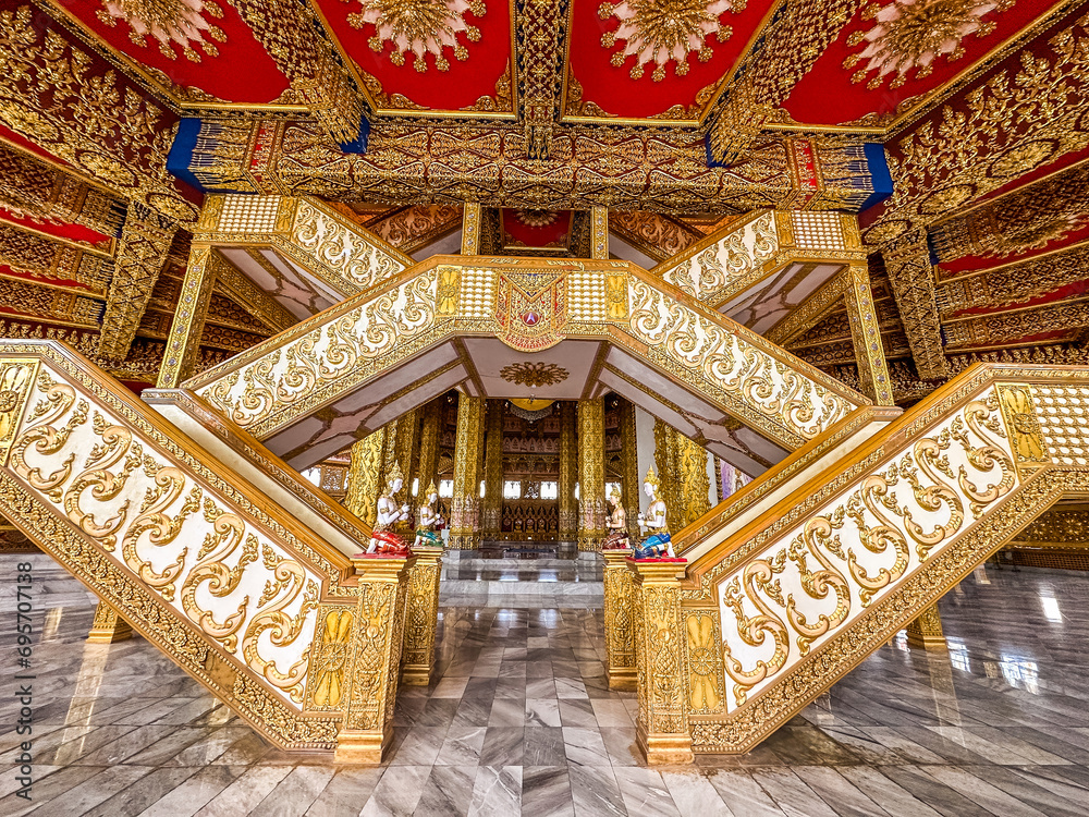 Fototapeta premium Phra Maha Chedi Chai Mongkhon in Roi Et, Thailand