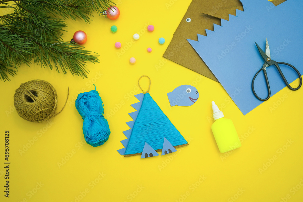 Stepbystep instructions how to made christmas tree toy a dinosaur