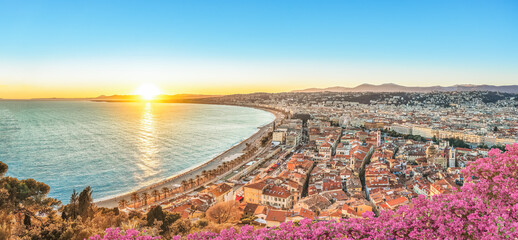 Fotobehang Nice Panorama van Nice aan Côte d'Azur  © Armando Oliveira