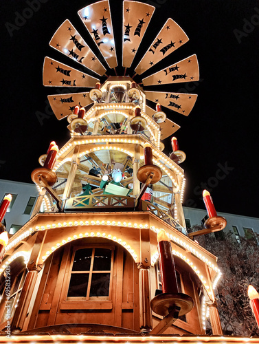 Weihnachten, Pyramide, Weihnachtspyramide, Pyramidenflügel, Glühwein, Weihnachtsmarkt, Kerzen, Weihnachtskerze, Pyramidenkerzen, Glühbier, Dezember, Winter, Weihnachtsfeiertage, Advent, Weihnachtsfest