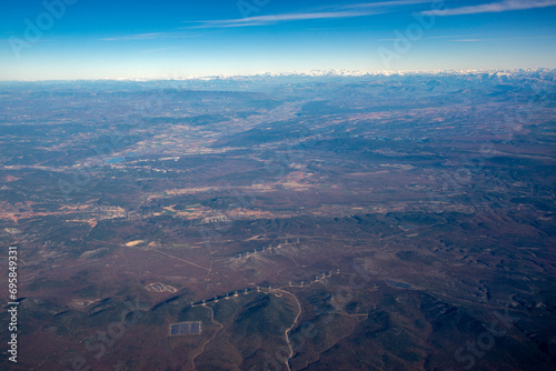 Vue aérienne sur le sud de la France et les montagnes des Alpes