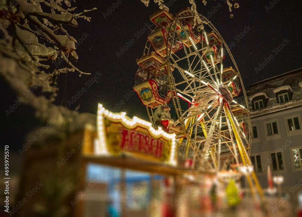 Obraz premium Bavarian Christmas Market at night with illuminated warm lights