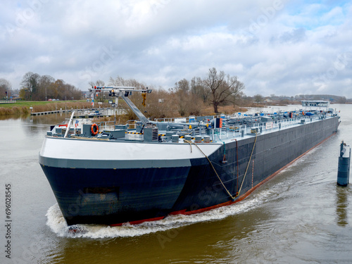 Tanker ship on the IJssel near Kampen || Tankschip op de IJssel bij Kampen