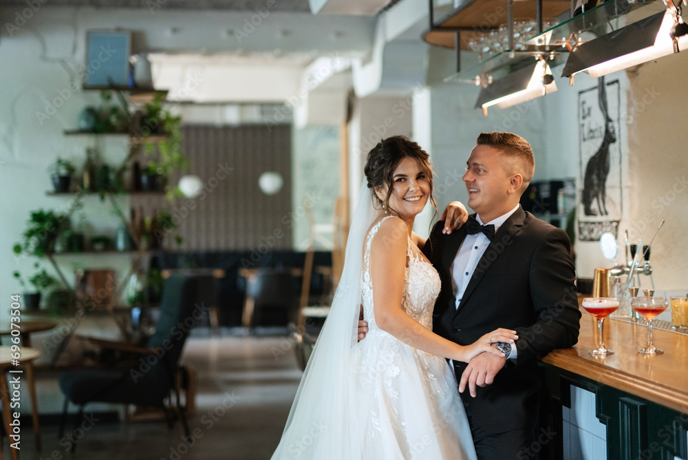 Fototapeta premium bride and groom inside a cocktail bar