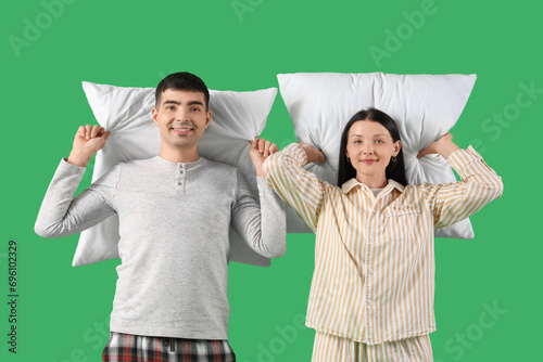 Young couple with pillows o...