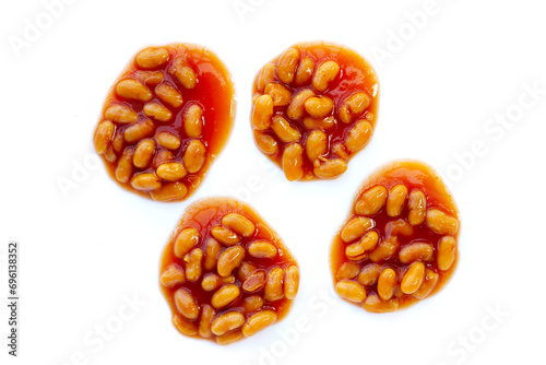 Baked beans in tomato sauce