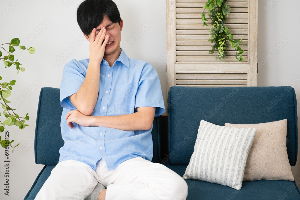 私服姿の若い男性 ライフスタイルイメージ 私服姿の若い男性 ライフスタイルイメージ