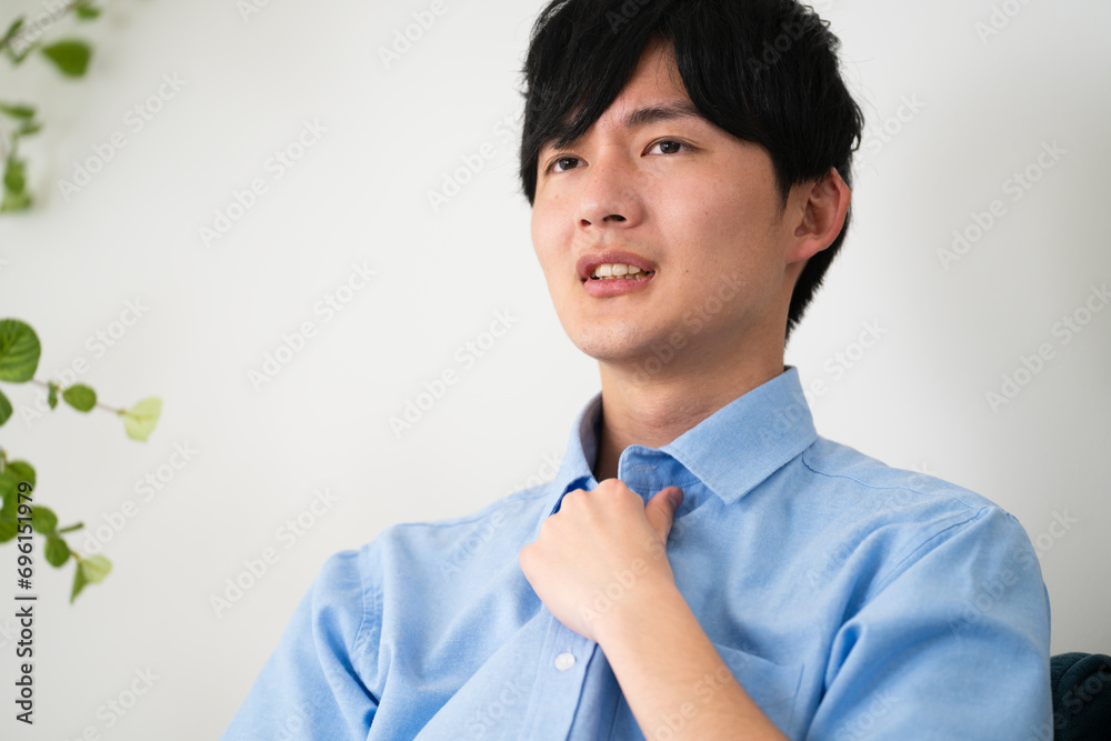 私服姿の若い男性 ライフスタイルイメージ 私服姿の若い男性 ライフスタイルイメージ
