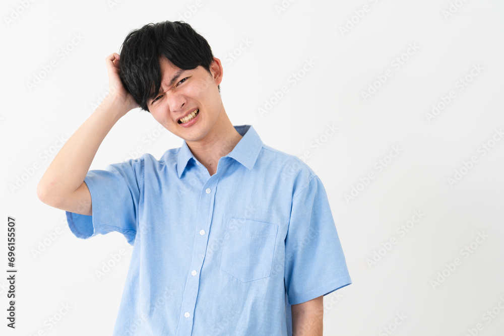 私服姿の若い男性 ライフスタイルイメージ 私服姿の若い男性 ライフスタイルイメージ