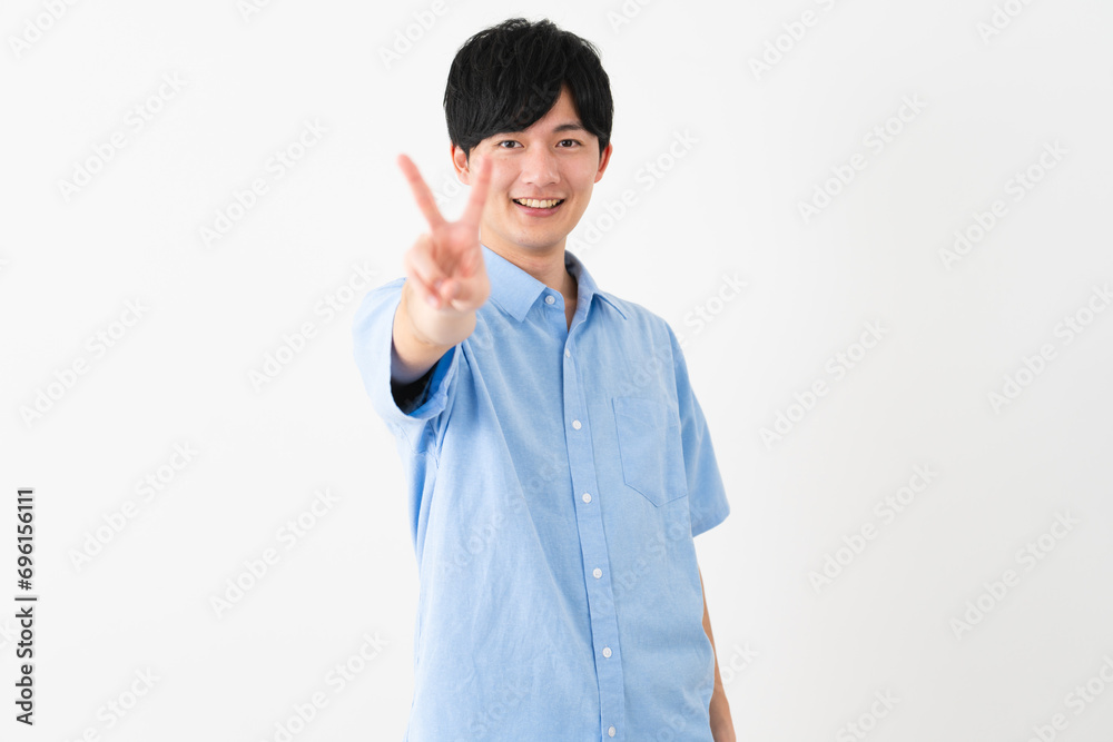 私服姿の若い男性　ライフスタイルイメージ