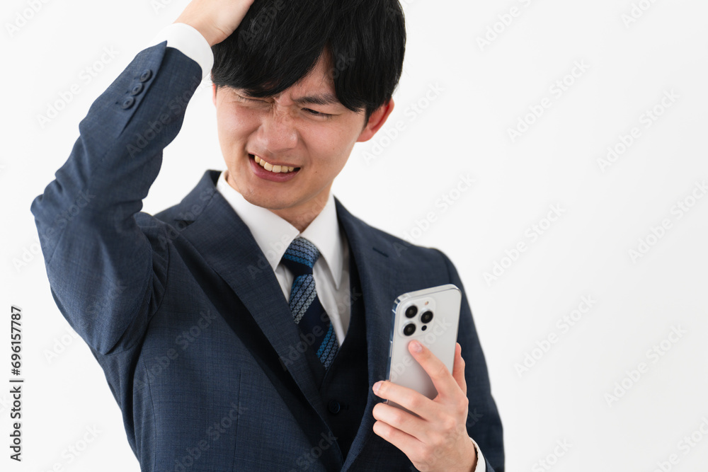 ビジネススーツを着ている若い男性　ビジネスイメージ