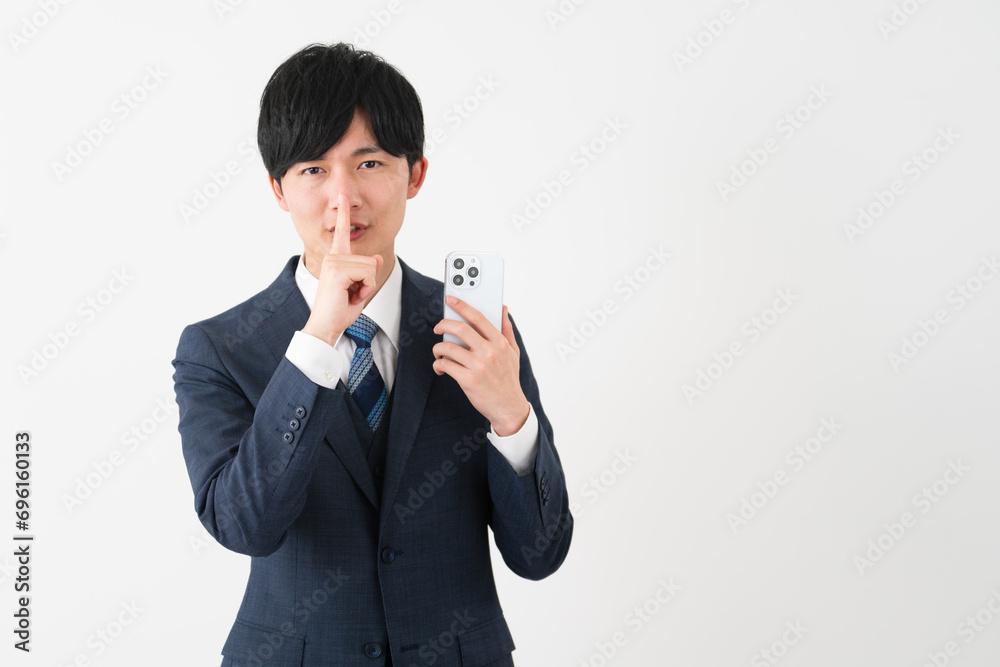 ビジネススーツを着ている若い男性　ビジネスイメージ	
