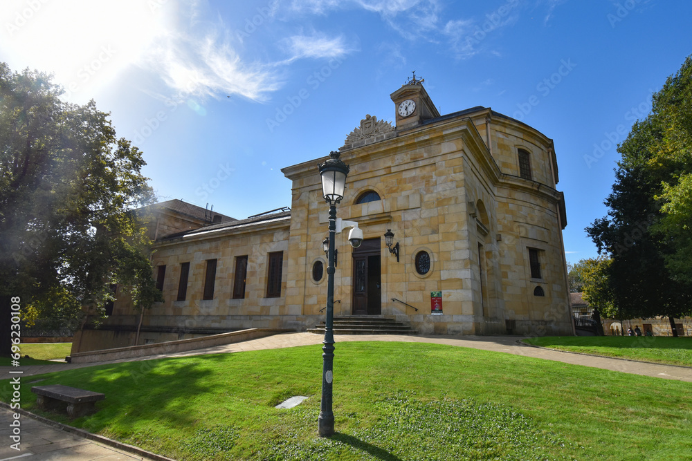 Fototapeta premium ゲルニカのバスク議事堂