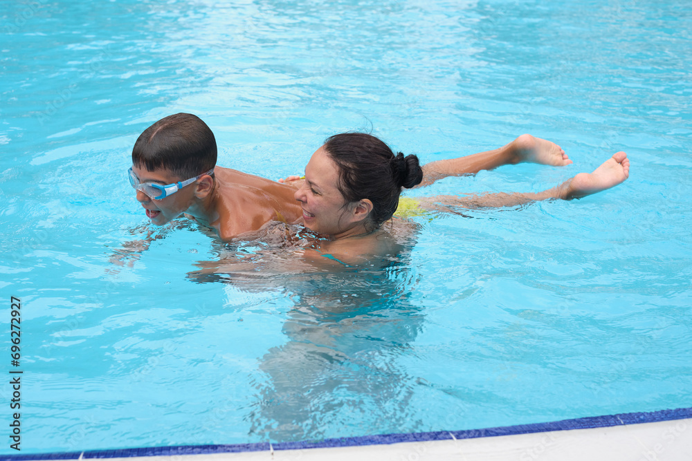 Playful splashes between mother and child; vacation memories. Captures the trend towards meaningful family escapes.