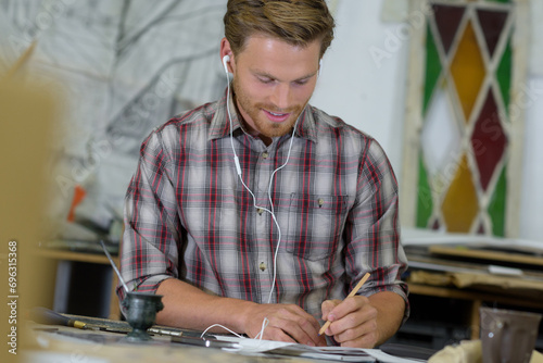 glass artisan at work